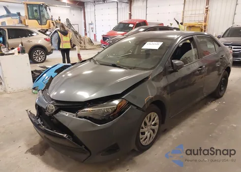 2018 Toyota Corolla Le z USA, uszkodzony, nr VIN 5YFBURHE2JP853847